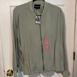 NWT Steve Madden lightweight woman’s jacket. Size 2X